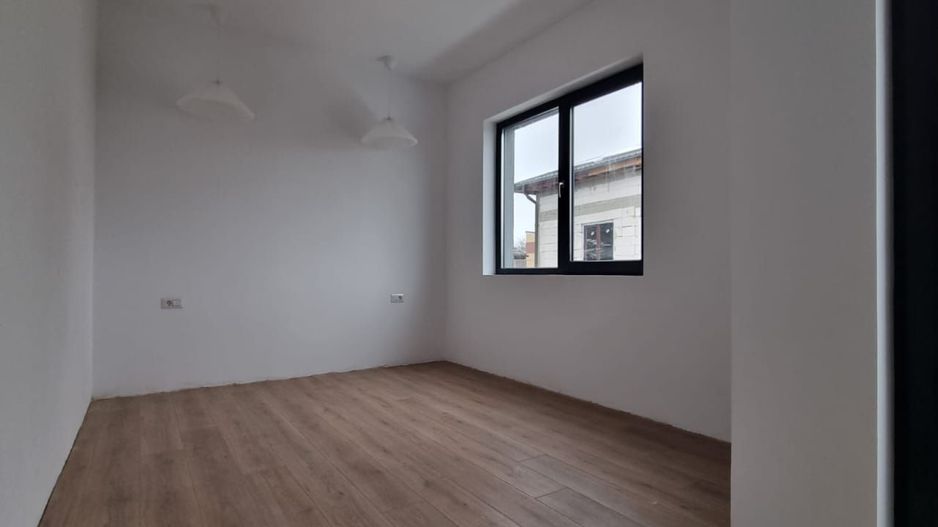 Reședință Modernă cu Finisaje Distinse - Poză 9