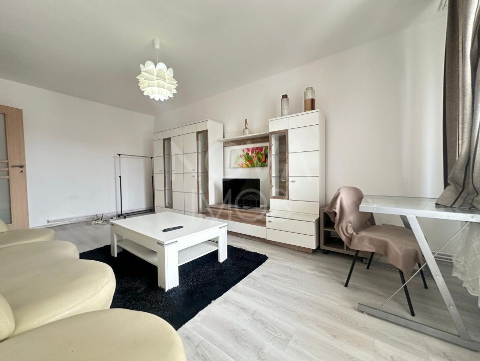 Apartament 3 camere, decomandat - Central - Poză 2