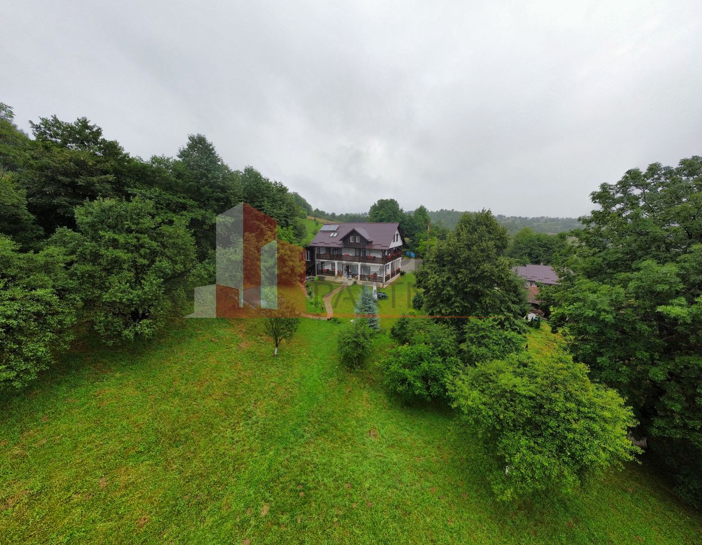 Vilă 340 mp Bran | Teren 5500 mp | 6 dormitoare cu băi proprii - Poză 40