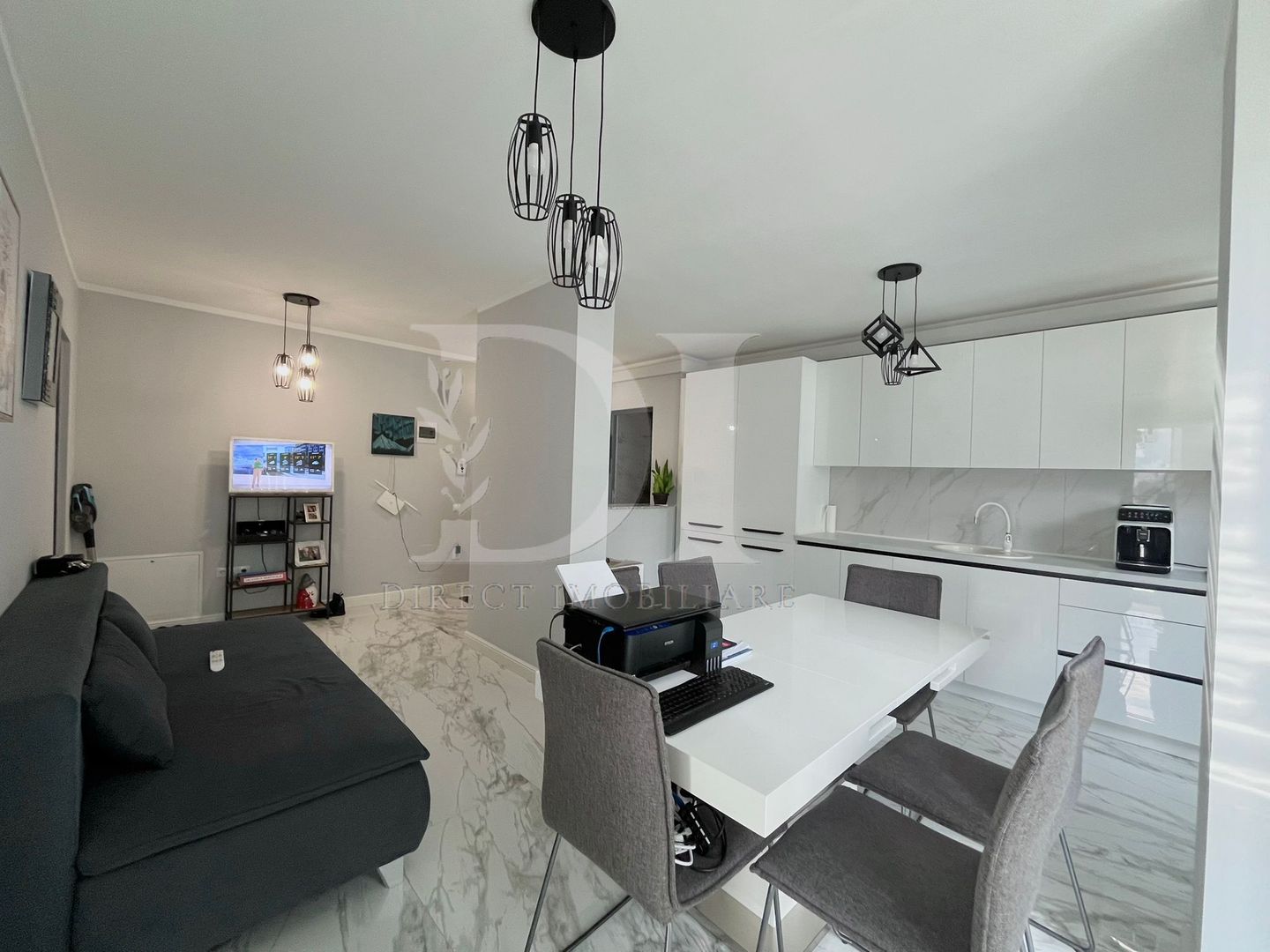 Apartament etaj intermediar | Zona Eroilor | parcare inclusa - Poză 1