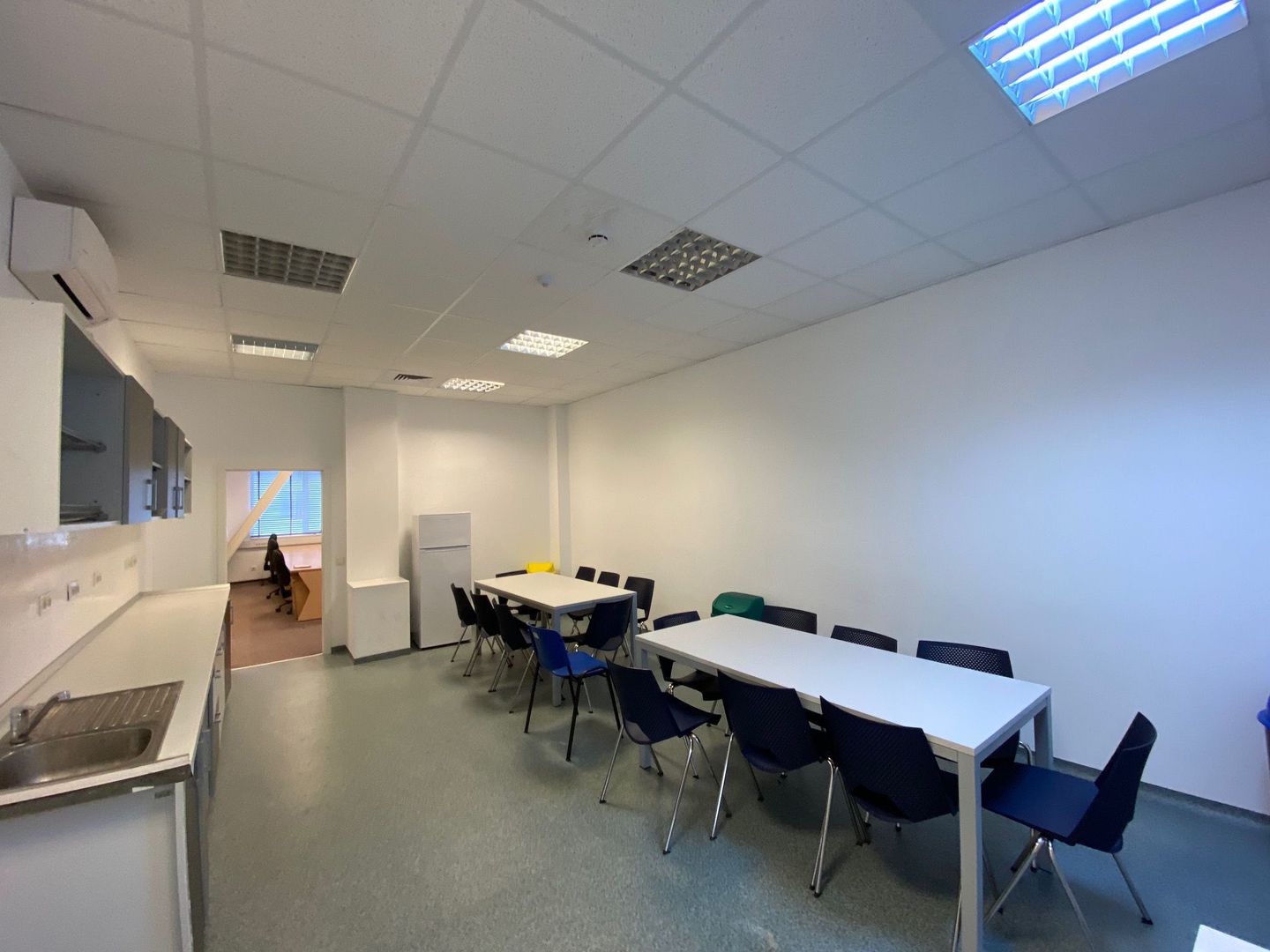 Cladire de  birouri - zona COMPLEX - Poză 6