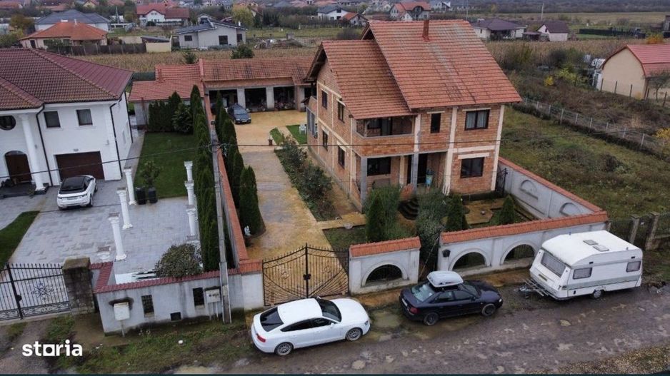 Casa de vanzare P+1, 4 Garaje, Vetis - Poză 1