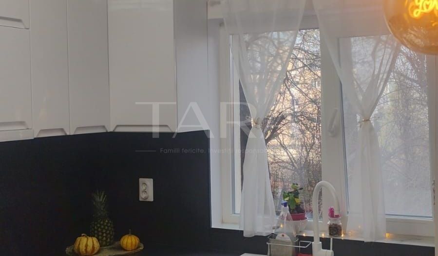 Apartament deosebit cu 3 camere decomandate, zona Campului. - Poză 1