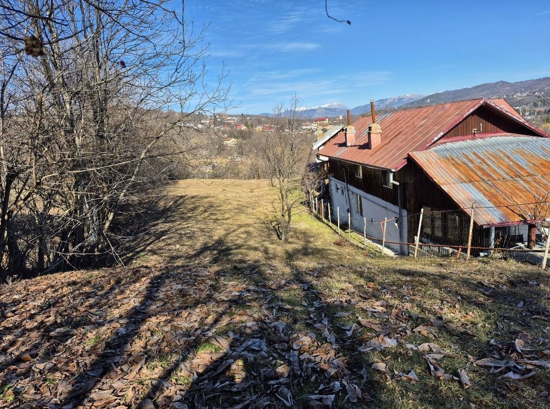Teren intravilan 3526 mp cu vedere superba catre munte! - Poză 5