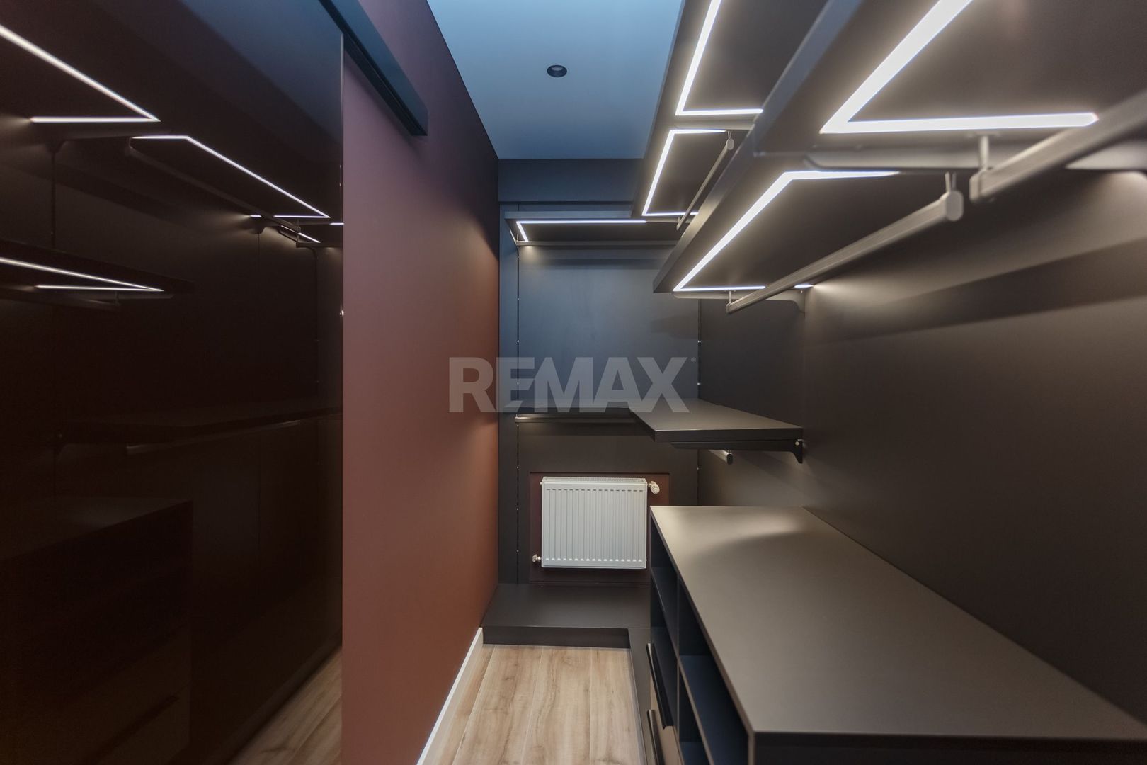 De vânzare apartament, 3 dormitoare + terasă, str. Teatrală 3, Centru. - Poză 18