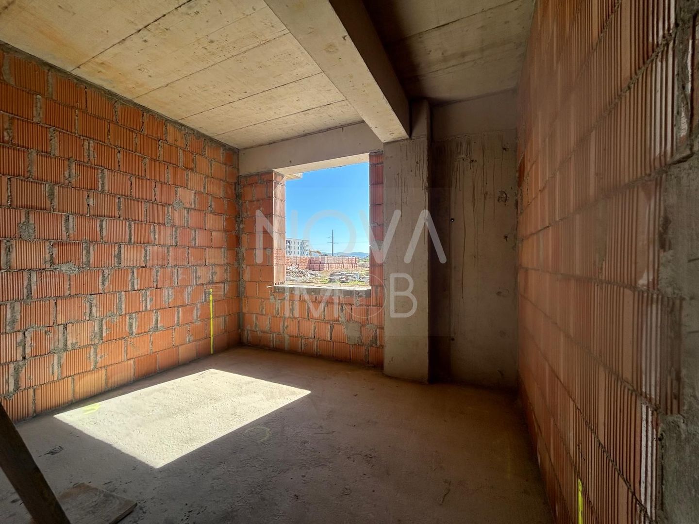 Apartament 3 camere, etaj intermediar, ansamblu nou Calea Surii Mici - Poză 3