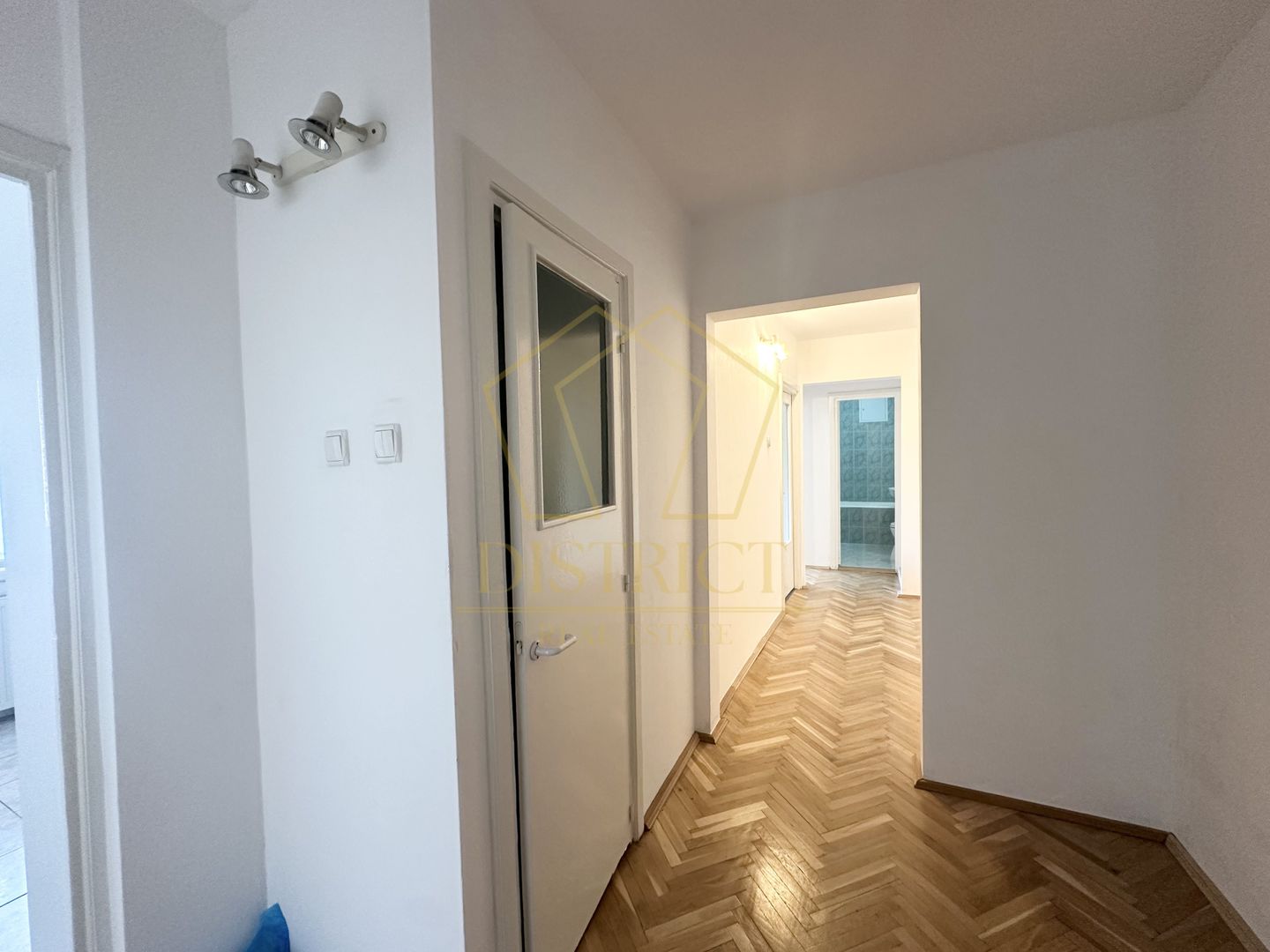 Apartament cu 3 camere, 2 boxe si garaj | Etaj 1 | Zona Fabric - Poză 12