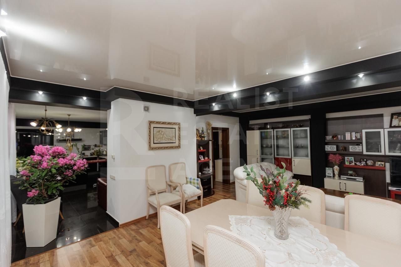 Vânzare, penthouse cu suprafața de 227 mp, str. Romană, Ungheni - Poză 3