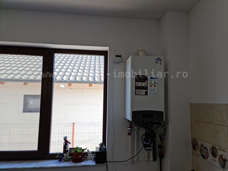 Vânzare Vilă P+1+Pod în Zonă Liniștită din Cumpana - Poză 3