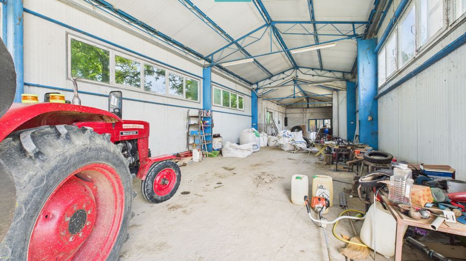Clădire cu 5 camere cu teren și hală în Cenad - Poză 15