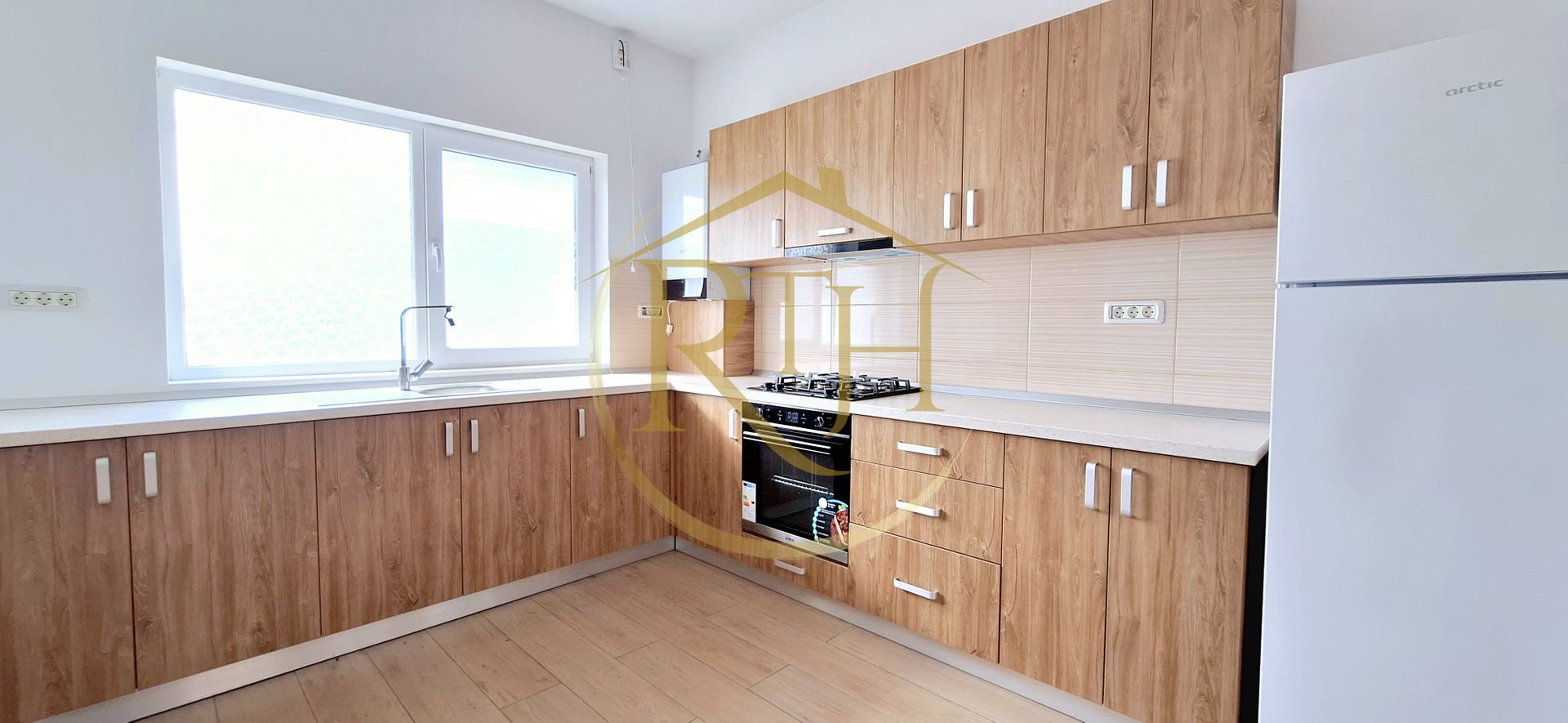 Oferim spre inchiriere casa cu 4 camere,Nemobilata in Dumbravita,aproape de Lidl - Poză 7