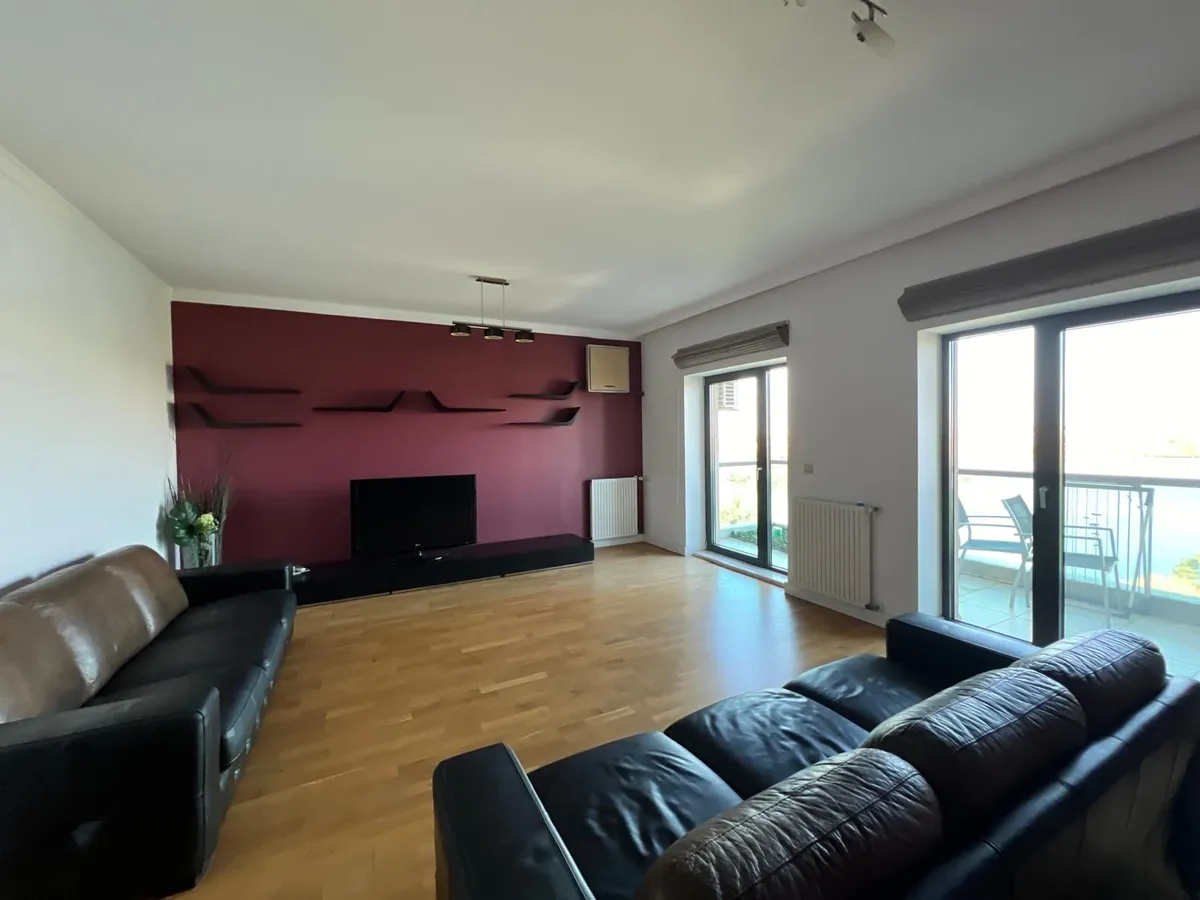 Inchiriere apartament 3 camere | Vedere spre lac | Emerald Residence — fotografia 1