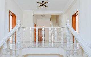 VILA DE LUX CU 6 DORMITOARE SI PISCINA + 800 MP CURTE LA INCHIRIRE - Poză 8