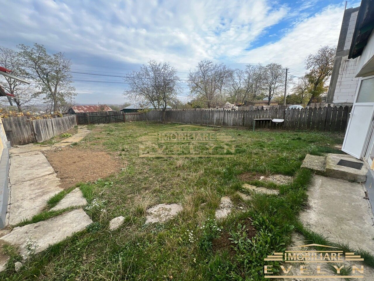 Casa de vanzare + teren, zona Curtesti, pret 55000 euro negociabil - Poză 1