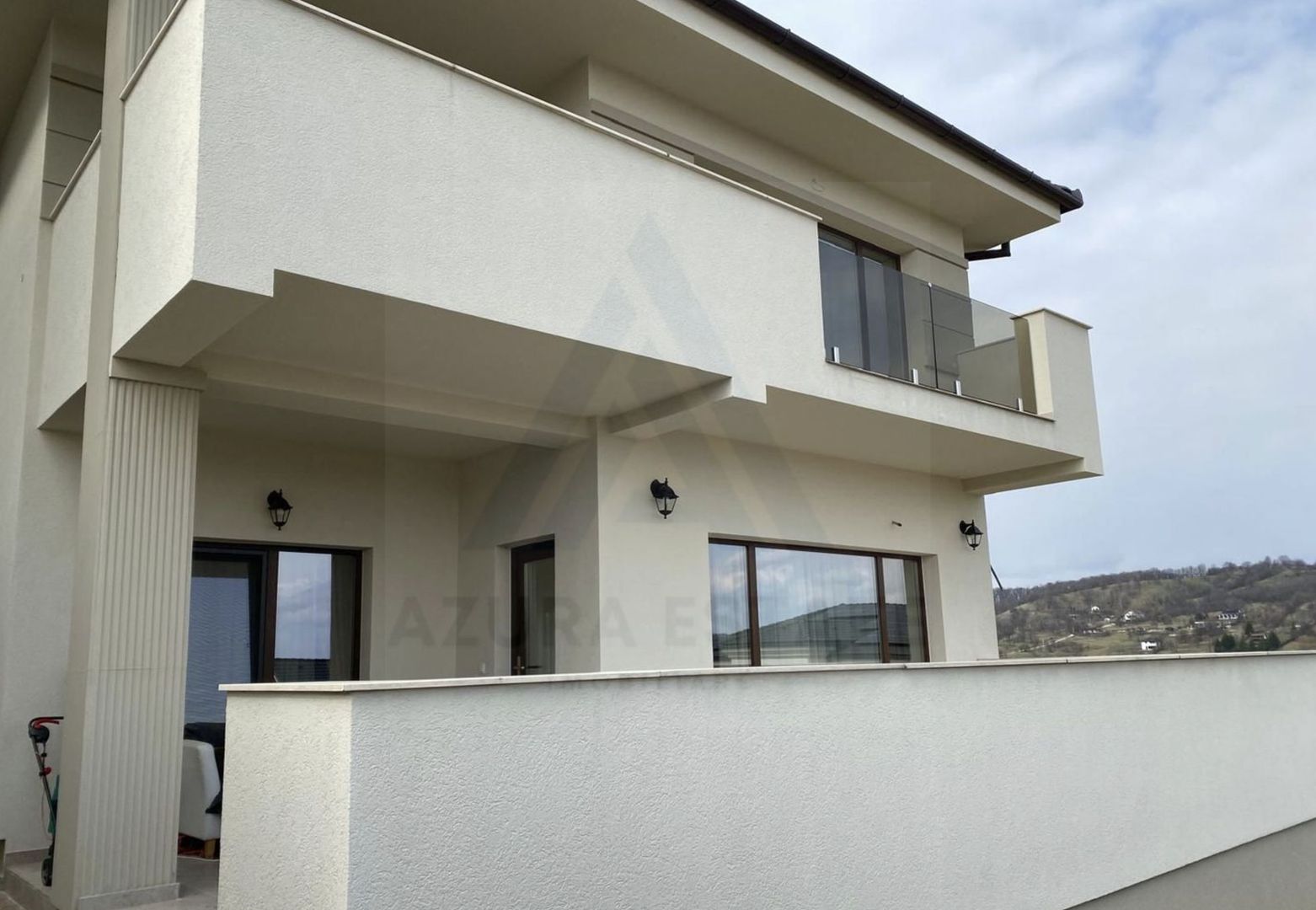 Casa ultrafinisata 199 mp utili garaj si teren 410 mp in Cisnadioara - Poză 1