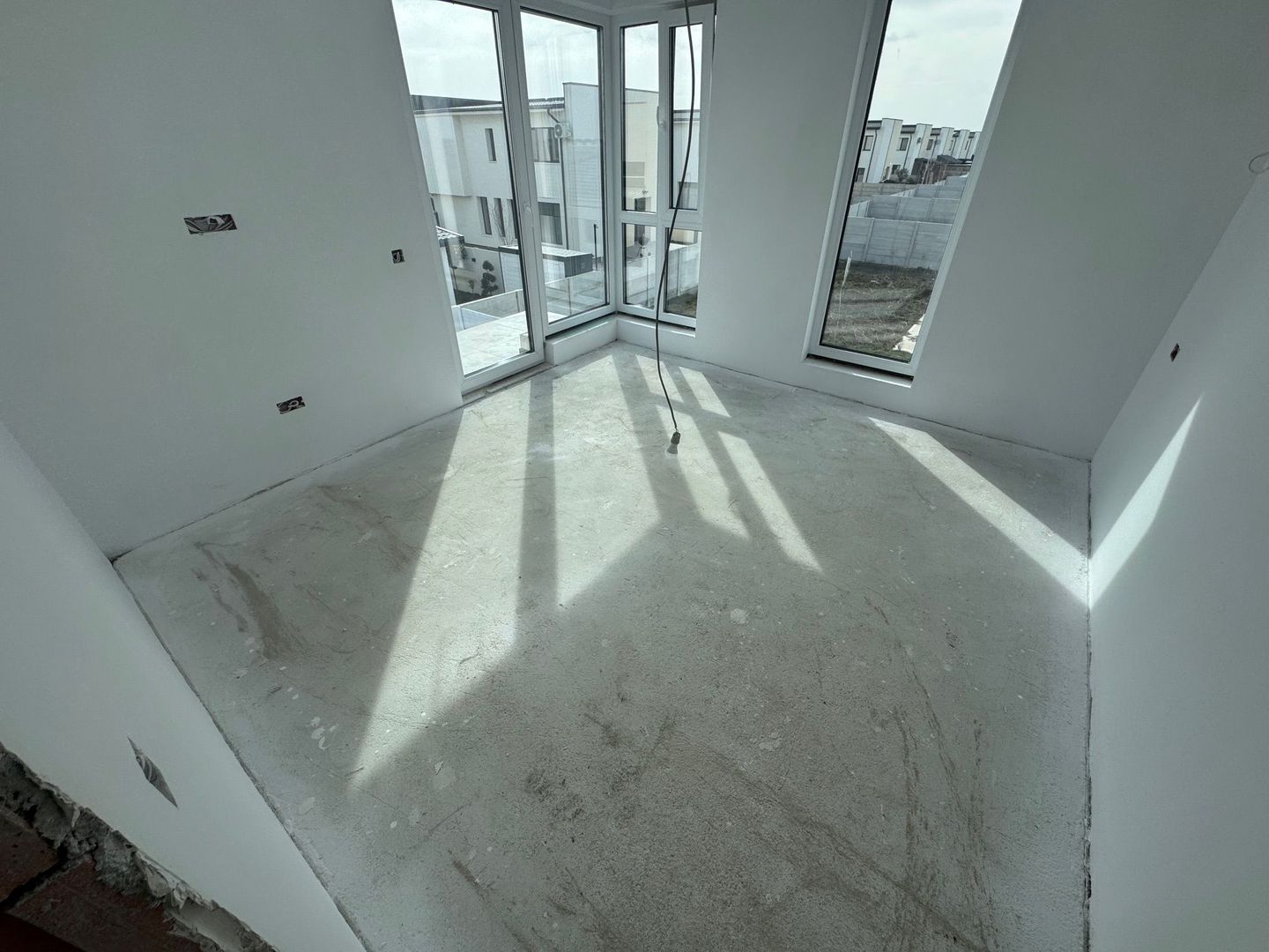 Vila MODERN Tunari cu Pompa de caldura, curte 430m2,  0% comision - Poză 8