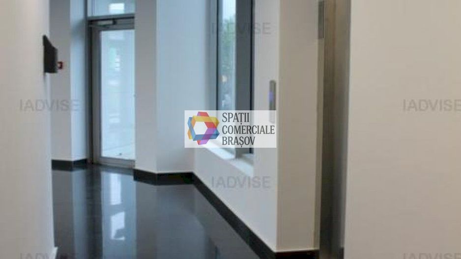 Showroom/birouri de închiriat Brasov- 60 mp cu ( utilități incluse in pret ) - Poză 1