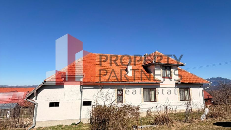 Casă tradițională cu 1800 mp teren  în Sohodol, Bran | Priveliște superba - Poză 4