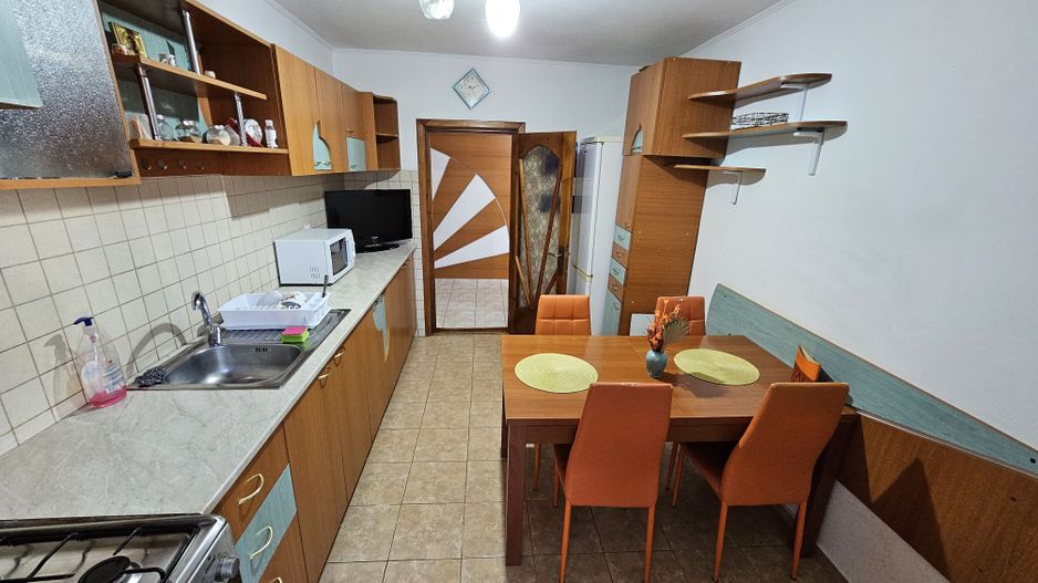 DE ÎNCHIRIAT - Apartament cu 3 camere, mobilat și utilat, zona TRAIAN; - Poză 4