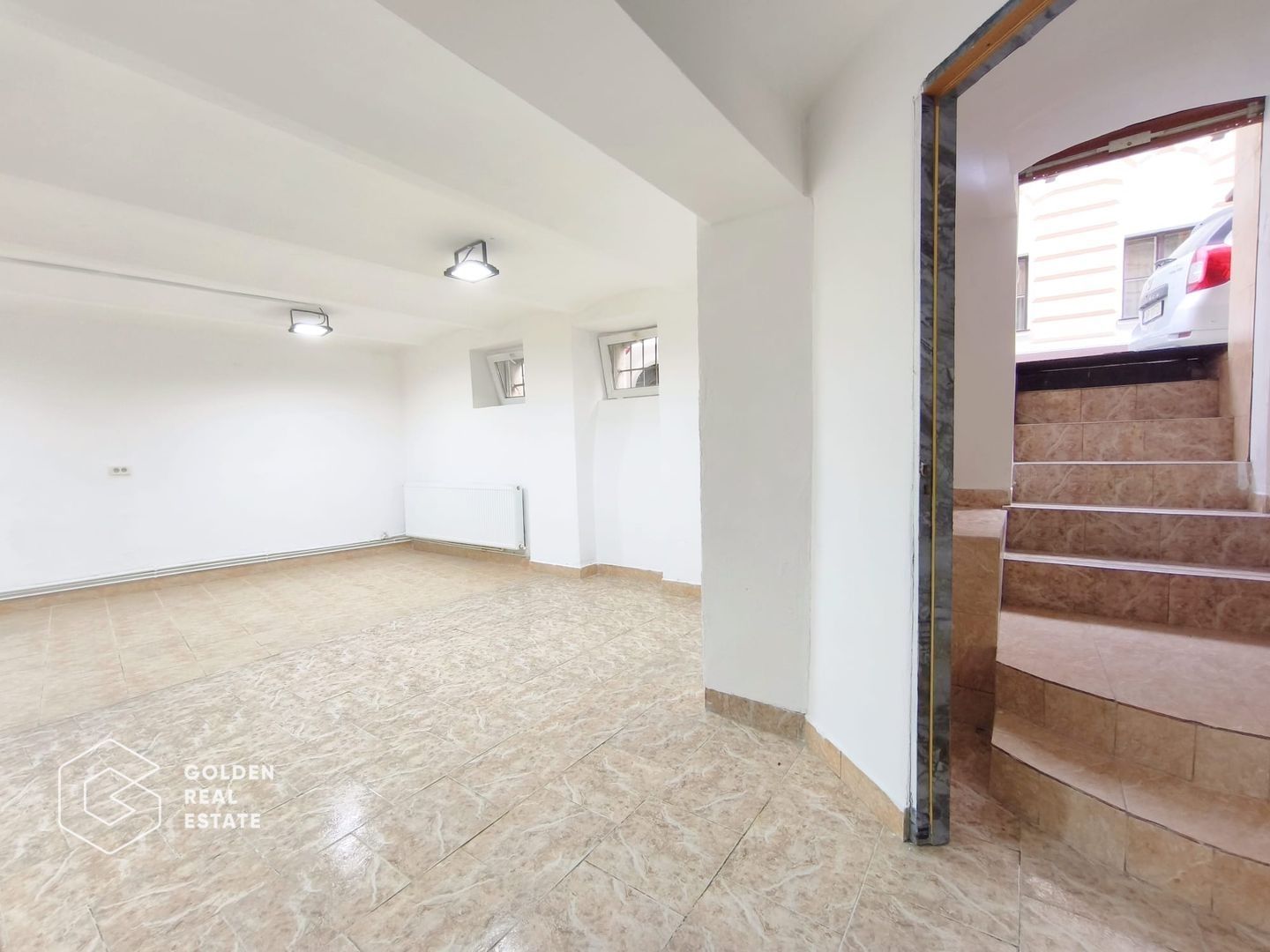 Spatiu langa Piata Catedralei, intrare din strada, str. Vasile Goldis - Poză 5