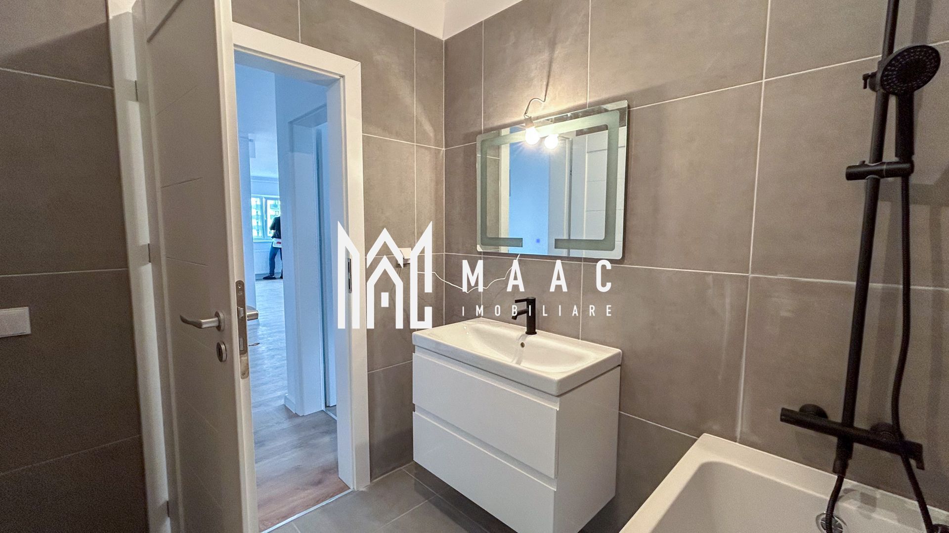 Apartament 4 camere | Etaj 1 | Loc de parcare - Poză 4