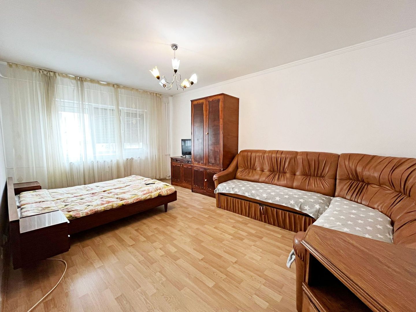 Apartament cu 3 camere la casa de inchiriat zona Decebal, Oradea - Poză 1