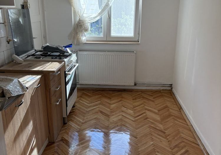 BRASADAS vinde ap 3 cam etaj 1/4 Carpați 2. - Poză 4