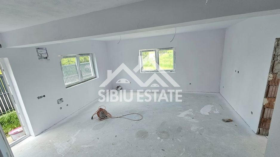 Casa unifamilala 5 camere curte proprie  Sura Mica zona Penny - Poză 13