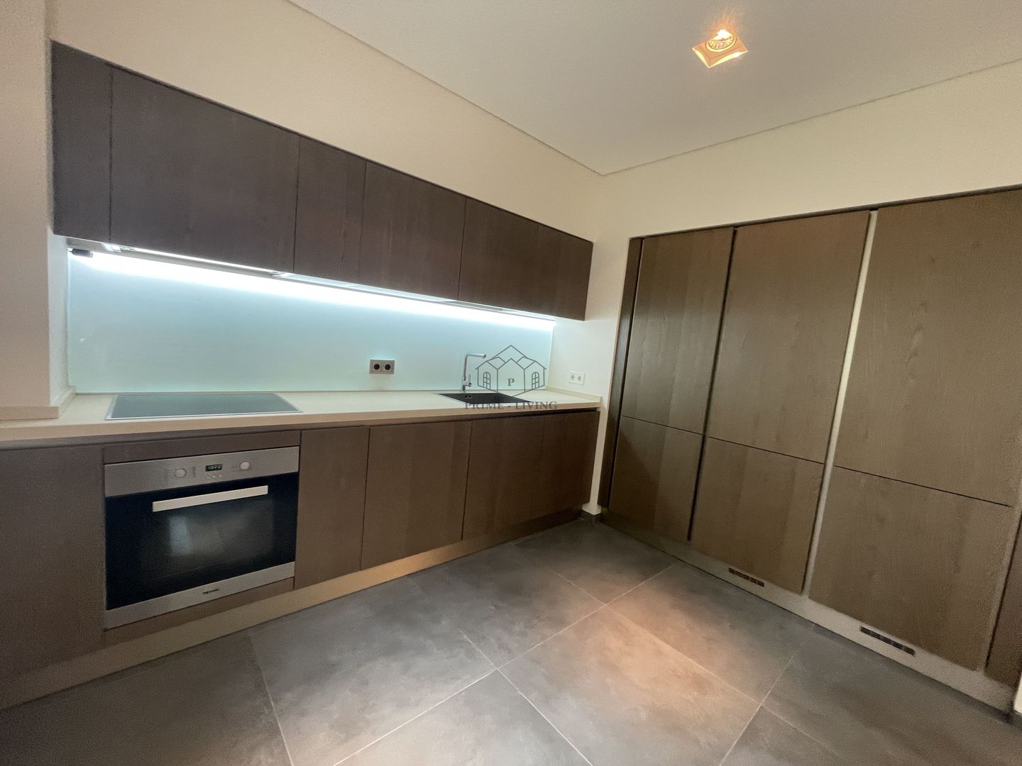 APARTAMENT SPATIOS DE LUX CU 4 DORMITOARE LA INCHIRIERE IN PRIMAVERII - Poză 2