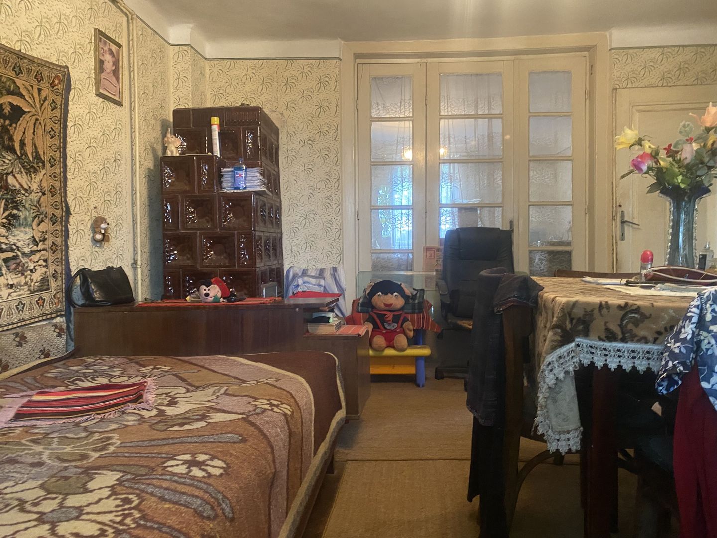 Vanzare casa cu 6 camere in Targoviste - vizavi de Colegiul Carabella - Poză 1