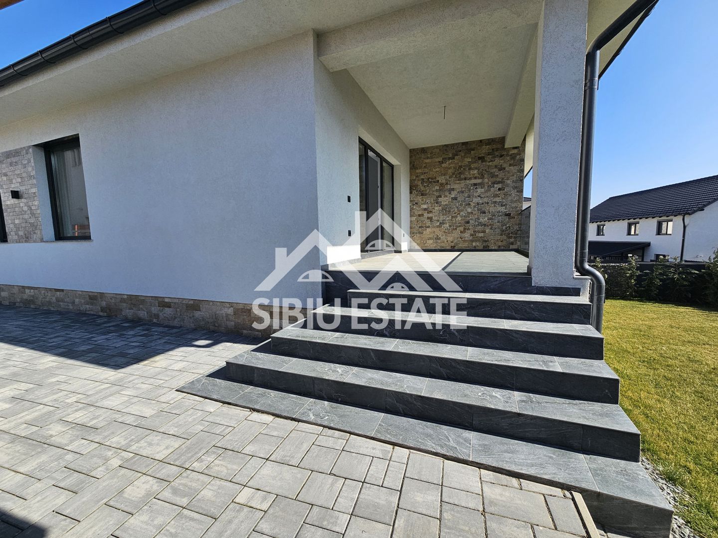 Casa cu garaj si pivnita, NOU - Poză 3