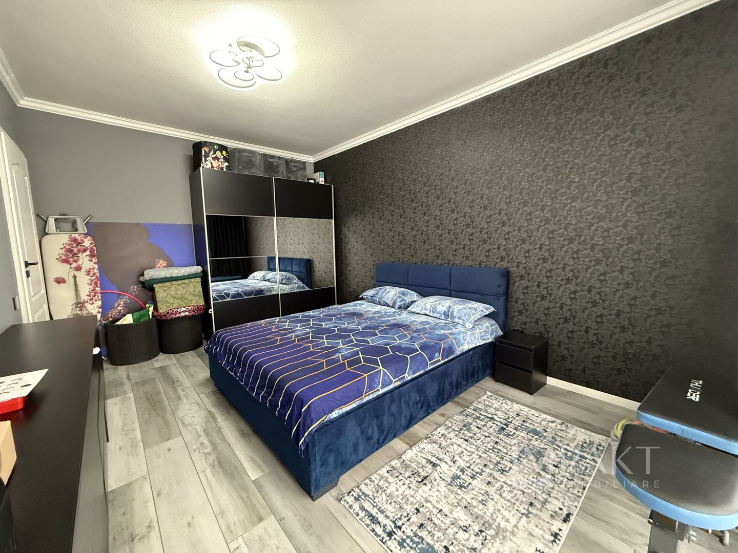 Apartament spatios cu 3 camere in Floresti (Sub Cetate) - Poză 11