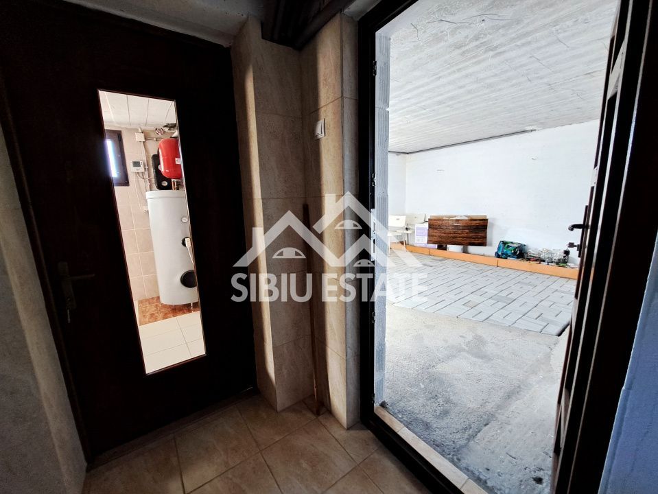 Casa Sibiu cu pivnita si garaj, curte mare - Poză 20