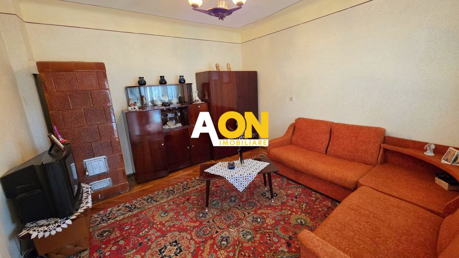 Casa traditionala, 3 camere, la asfalt, 1685 mp teren, Ciugud - Poză 8