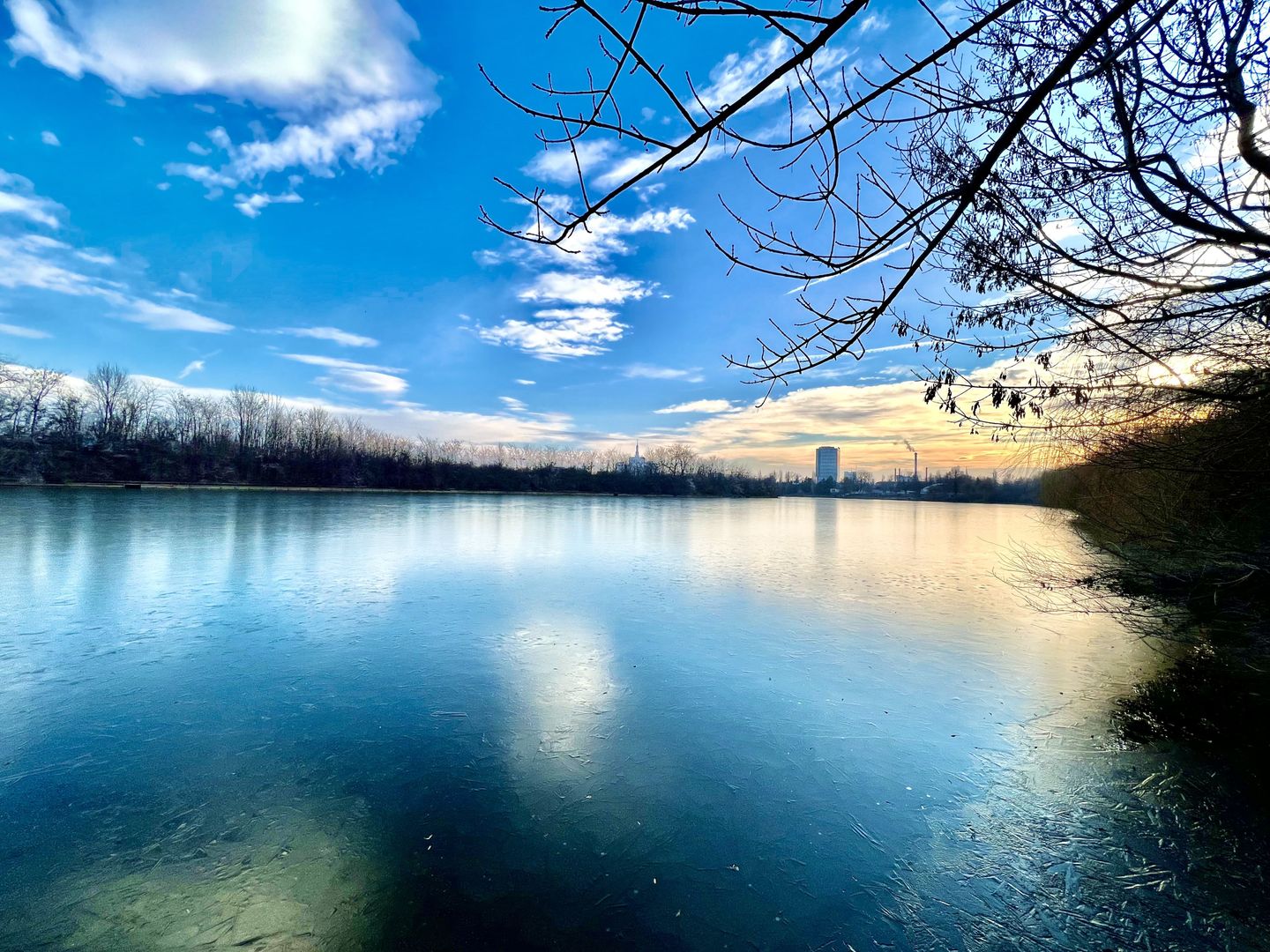 Teren 6000 mp pozitie deosebita lacul Baneasa adancime 140 m - Poză 22