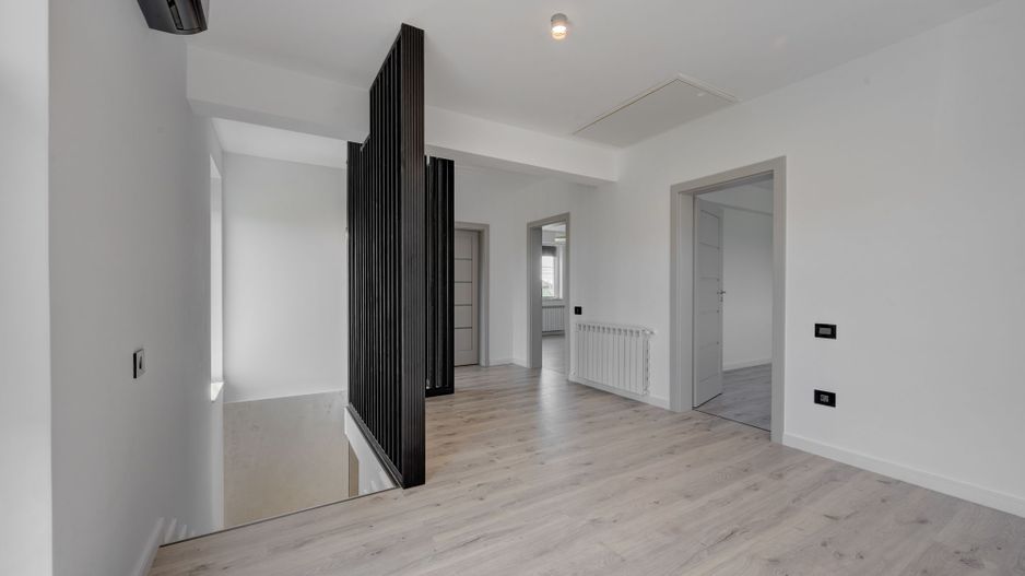 CASA TIPLA, Racordata la toate Utilitățile ! Domnești ! - Poză 10