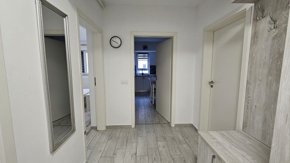 Coresi -Bloc Maurer M9, etajul 1, mobilat, parcare - Poză 5