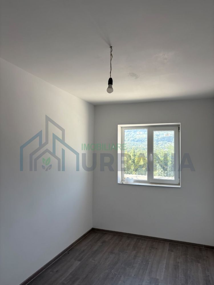 Apartament complet renovat, 3 camere, de vânzare în Carjoaia, comuna Cotnari, județul Iași - Poză 5