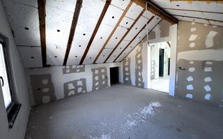 Vanzare casa P+M in Sendreni( in spatele Primariei), pret 99 000 euro - Poză 14