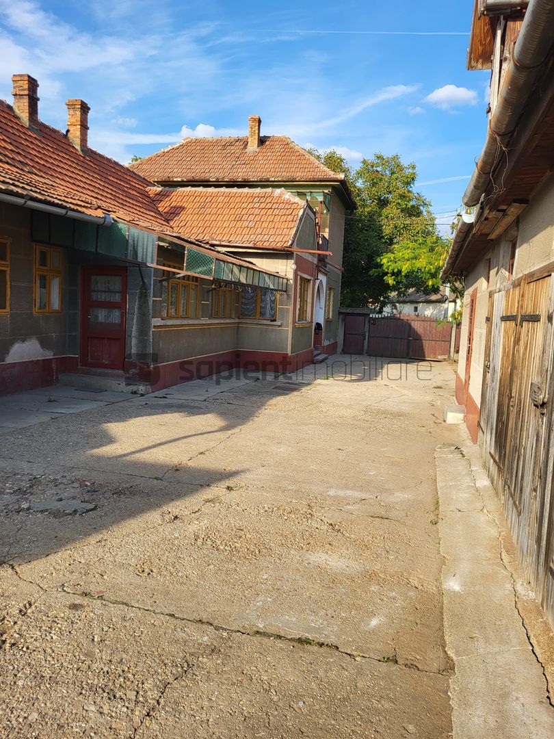 Casa de vanzare pentru 2 familii 5 camere 482mp - Poză 5