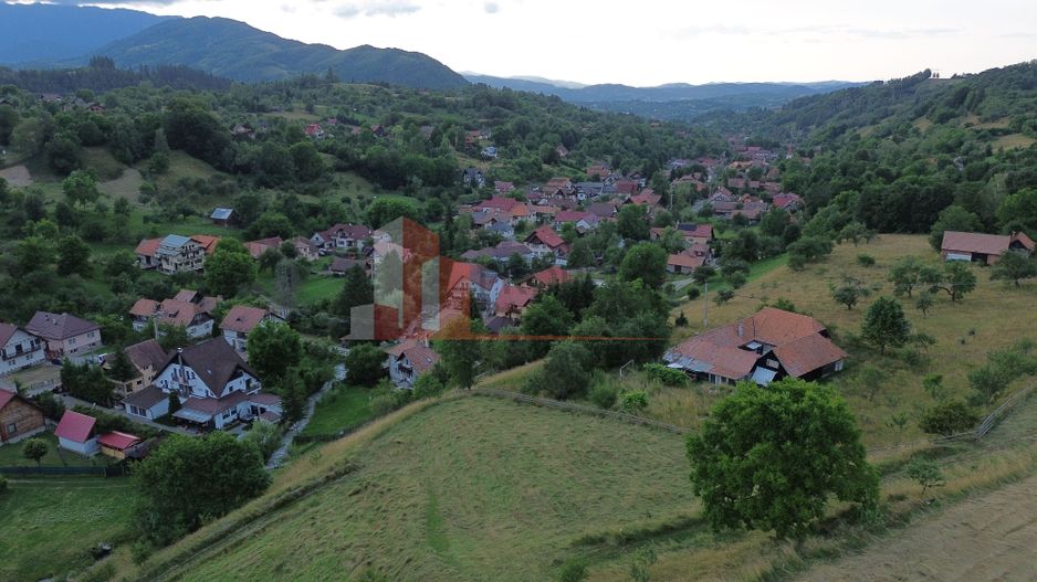 Casă tradițională sat Poarta, comuna Bran teren 4000 mp - Poză 4