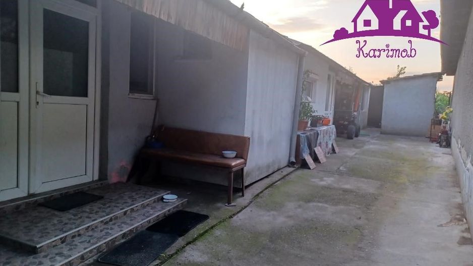 Casa la curte comuna in localitatea Nojorid - Poză 2