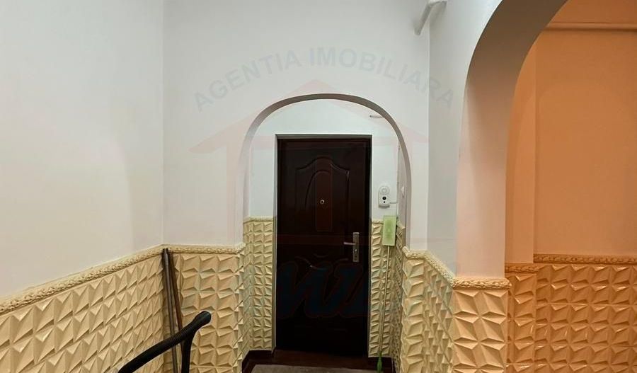 Vanzare Apartament cu 2 camere, zona Micro 13B, etaj 2, pret 63.000 E - Poză 2