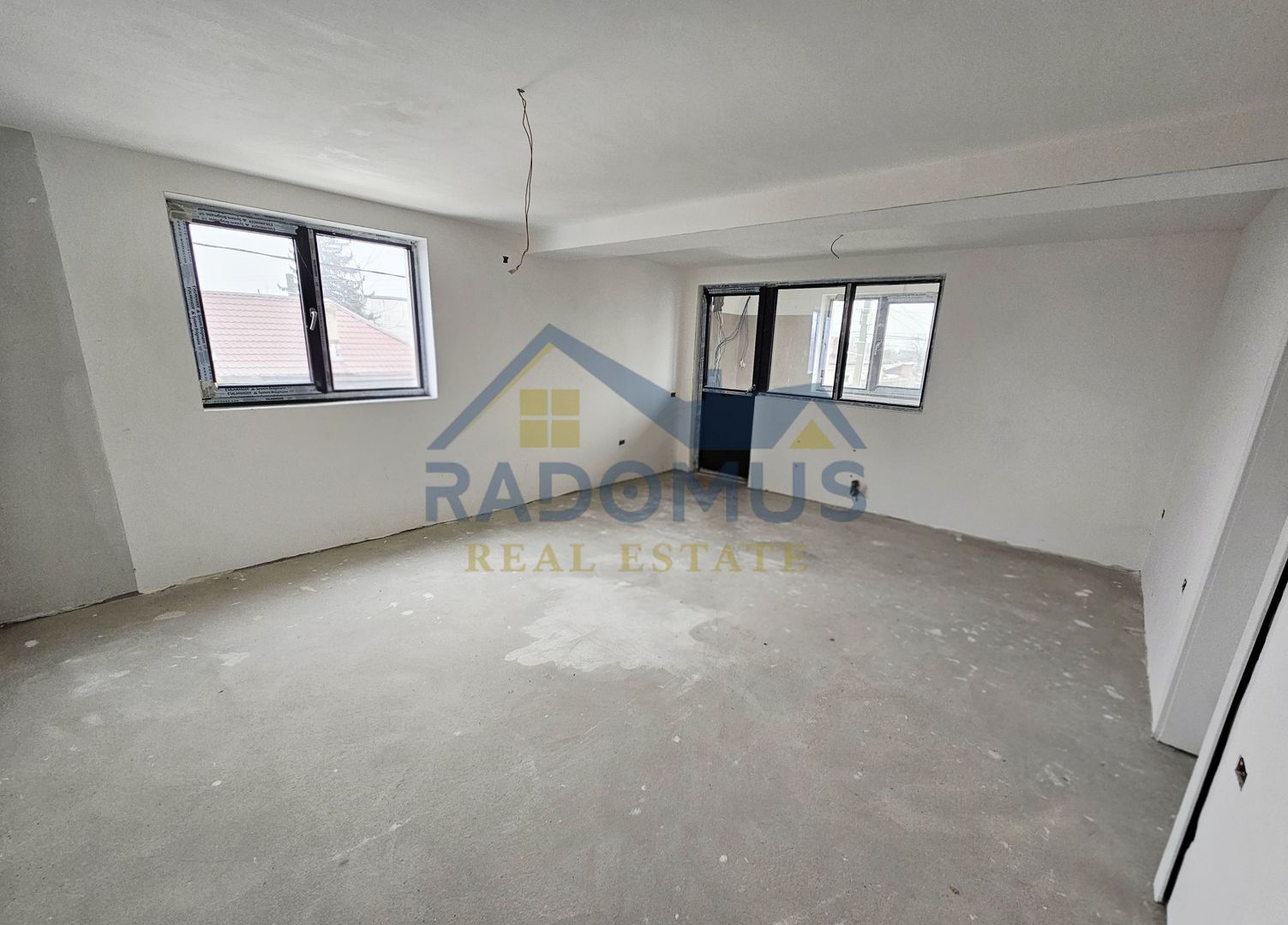 Vila Tătărani - 280 mp utili - 500 mp Teren - 8 Camere + 4 Băi - Poză 13