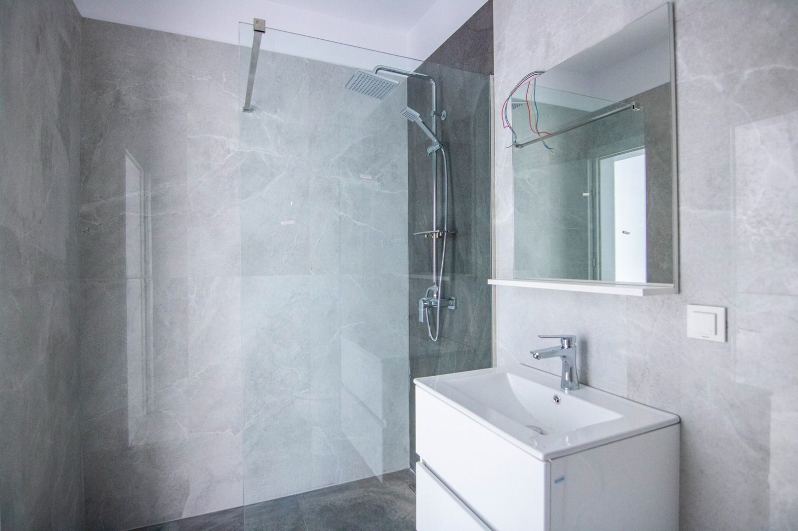 3 CAMERE, et. 1, 2 bai,  PLAZA ROMANIA, gata de mutare, bloc NOU CU LIFT, LIBER - Poză 2