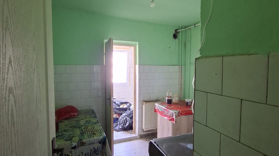 Apartament 3 camere -  decomandat - Zona Lipovei - Poză 3