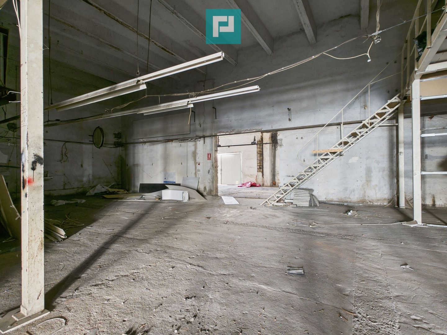 Spațiu industrial 1000 mp de închiriat Aradul Nou - Poză 4