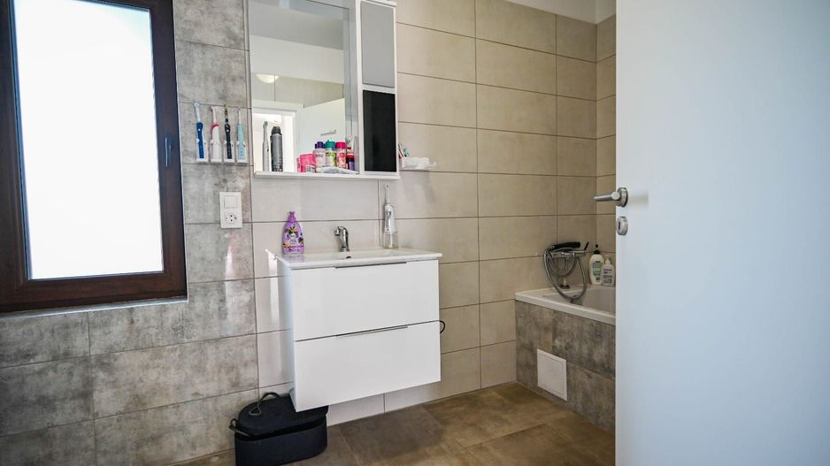 Casa individuală de vânzare Sânpetru, 5 camere, garaj, foișor, curte - Poză 17