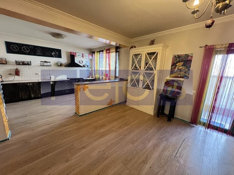 VANZARE VILA  5 camere + mansardă /Cartierul Latin – Prelungirea Ghencea - Poză 3