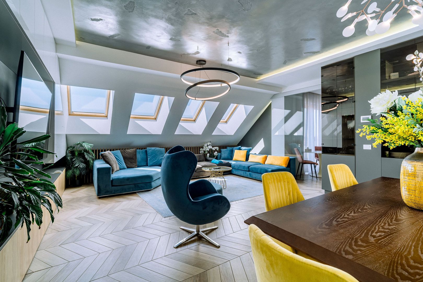 Penthouse 4 camere, ultracentral, Oradea. 800 000 E + TVA. Comision 0 - Poză 1